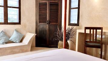 4 Schlafzimmer, Zimmersafe, Schreibtisch, Bügeleisen/Bügelbrett