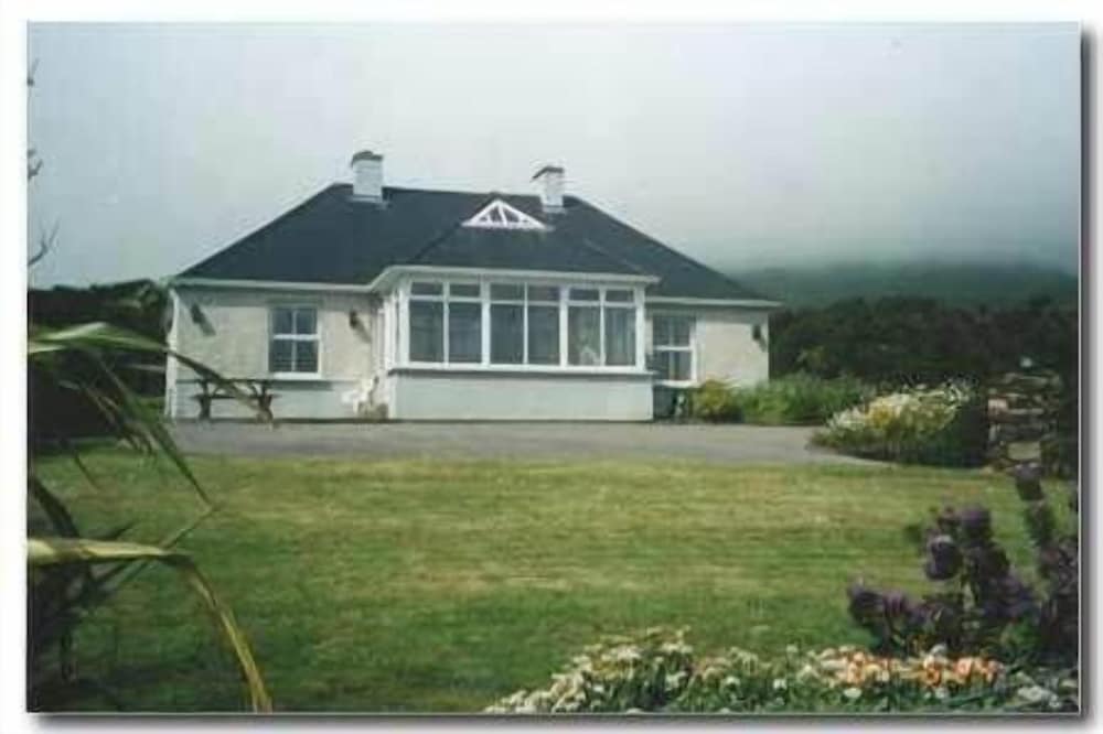 Holiday cottage with large private garden