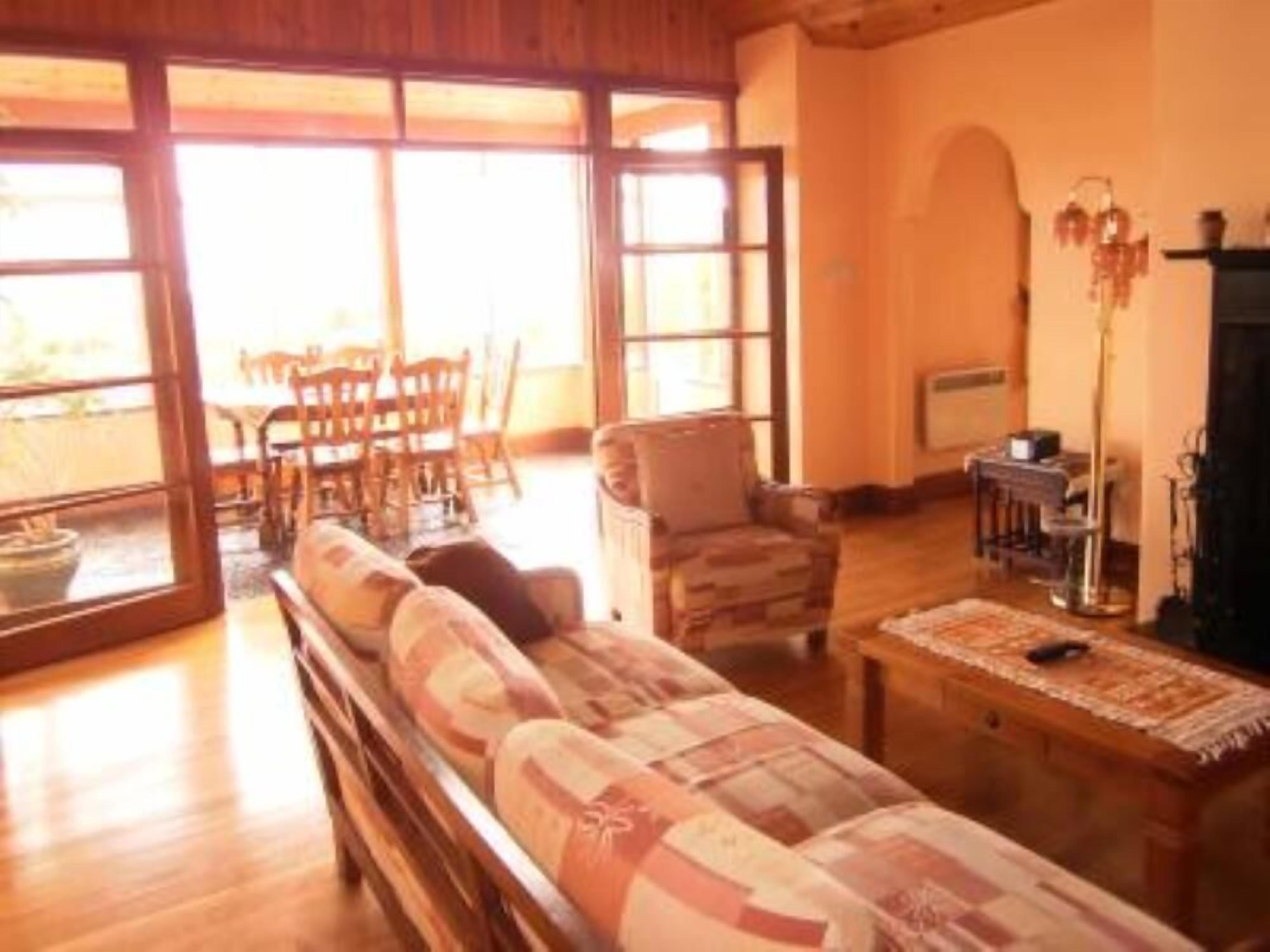 Holiday cottage with large private garden