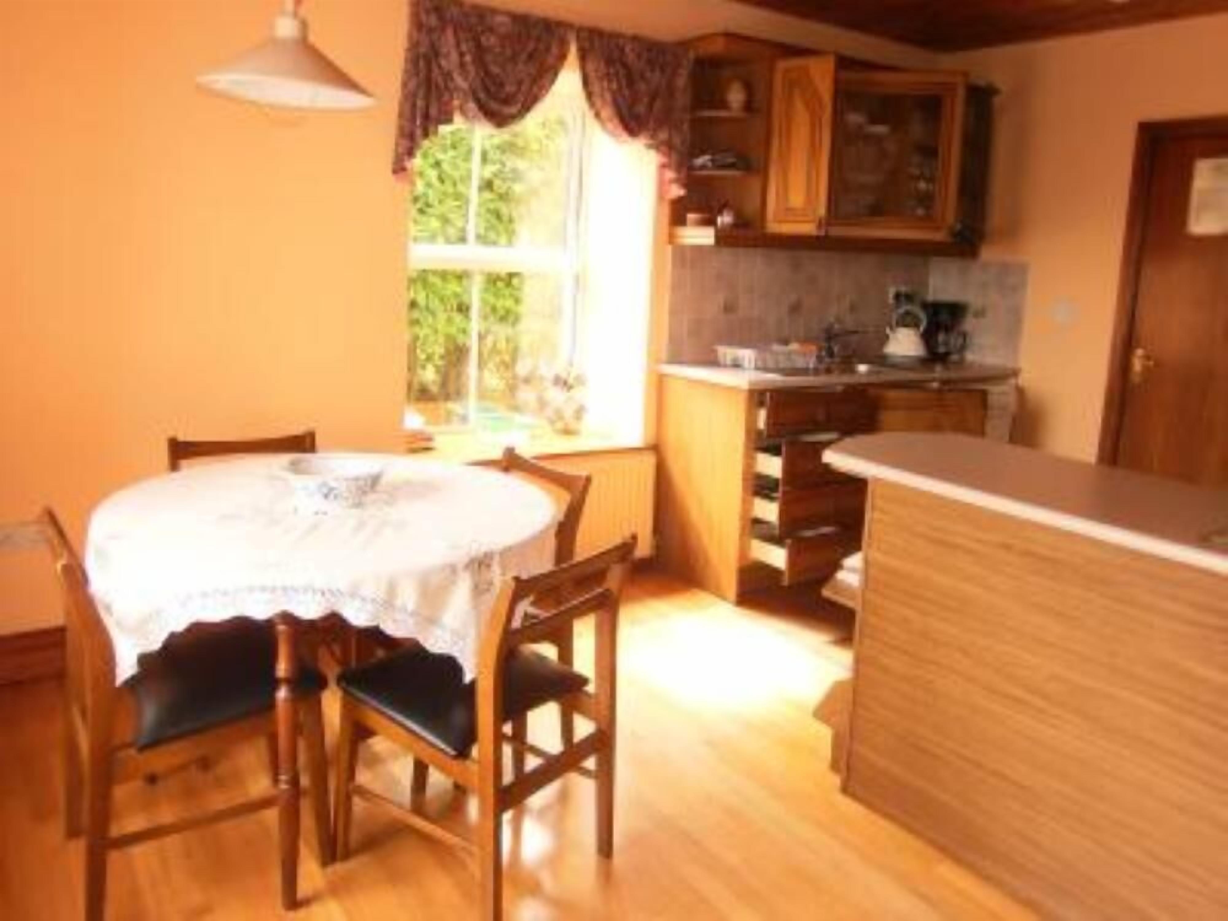 Holiday cottage with large private garden