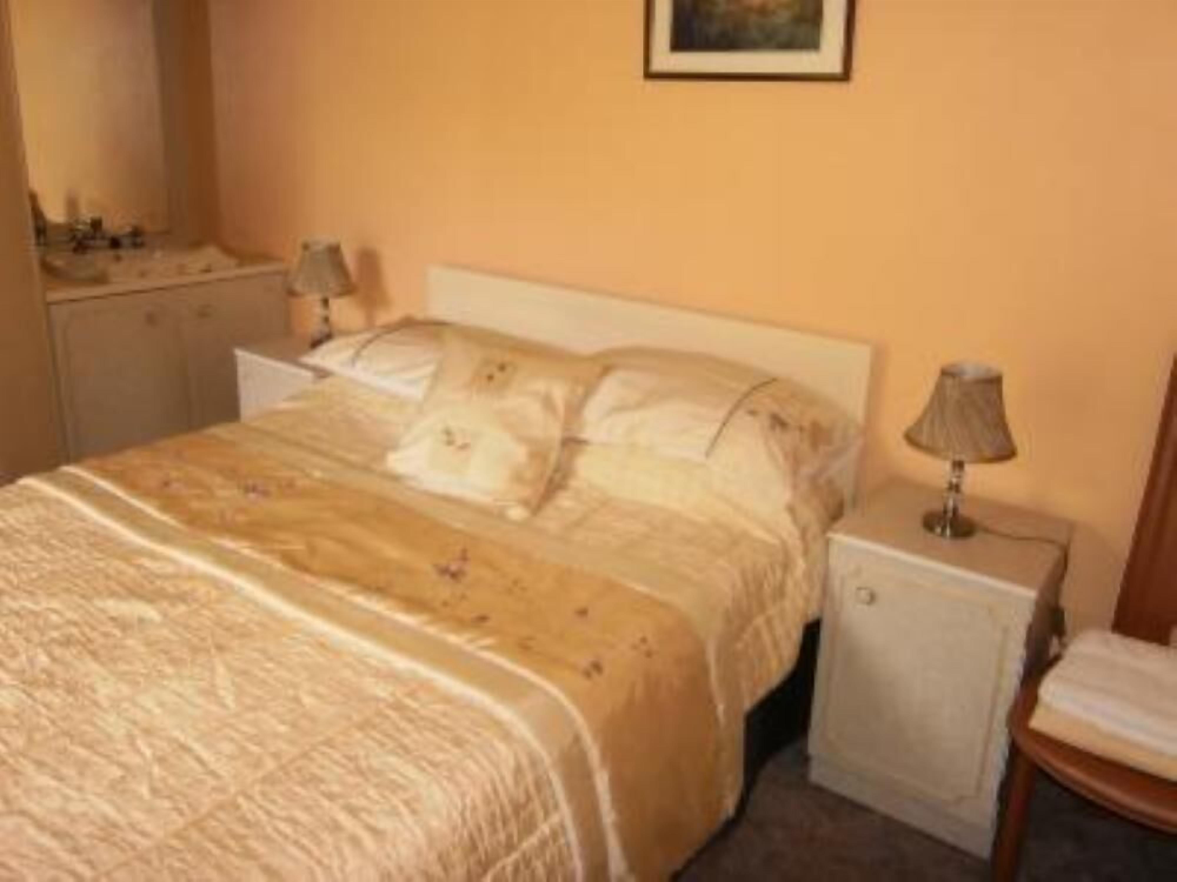 Holiday cottage with large private garden