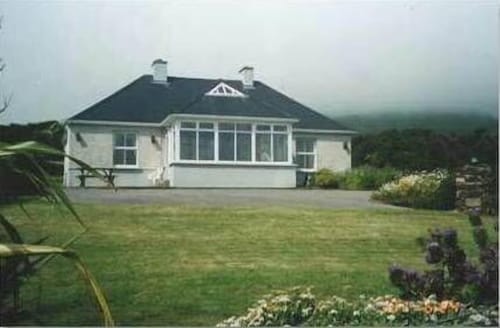 Holiday cottage with large private garden