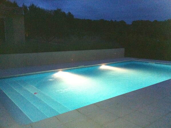 A rectangular swimming pool with a tiled edge and a light source at one end. - Luxury villa in quiet area with private pool (Villecroze)