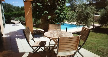Villa de luxe dans un quartier calme avec piscine privée