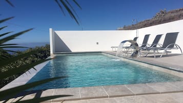 Una piscina a sfioro