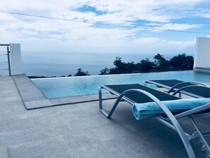 An infinity pool - Secluded villa boasting panoramic views to the sea - infinity pool and free Wifi (Tijarafe)
