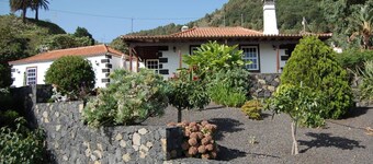 Charming Antique Villa Tres Pinos: Rustic Elegance with Private Pool,