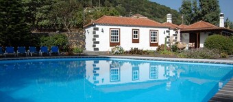 Charming Antique Villa Tres Pinos: Rustic Elegance with Private Pool,