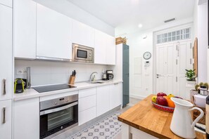 Fridge, microwave, oven, stovetop - Casapalma - Holiday apartment Malaga City (Málaga)