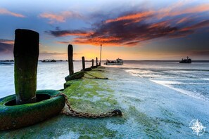 Beach nearby, sun-loungers - EXCLUSIVE character house, 6 people, near La Rochelle (Charron)