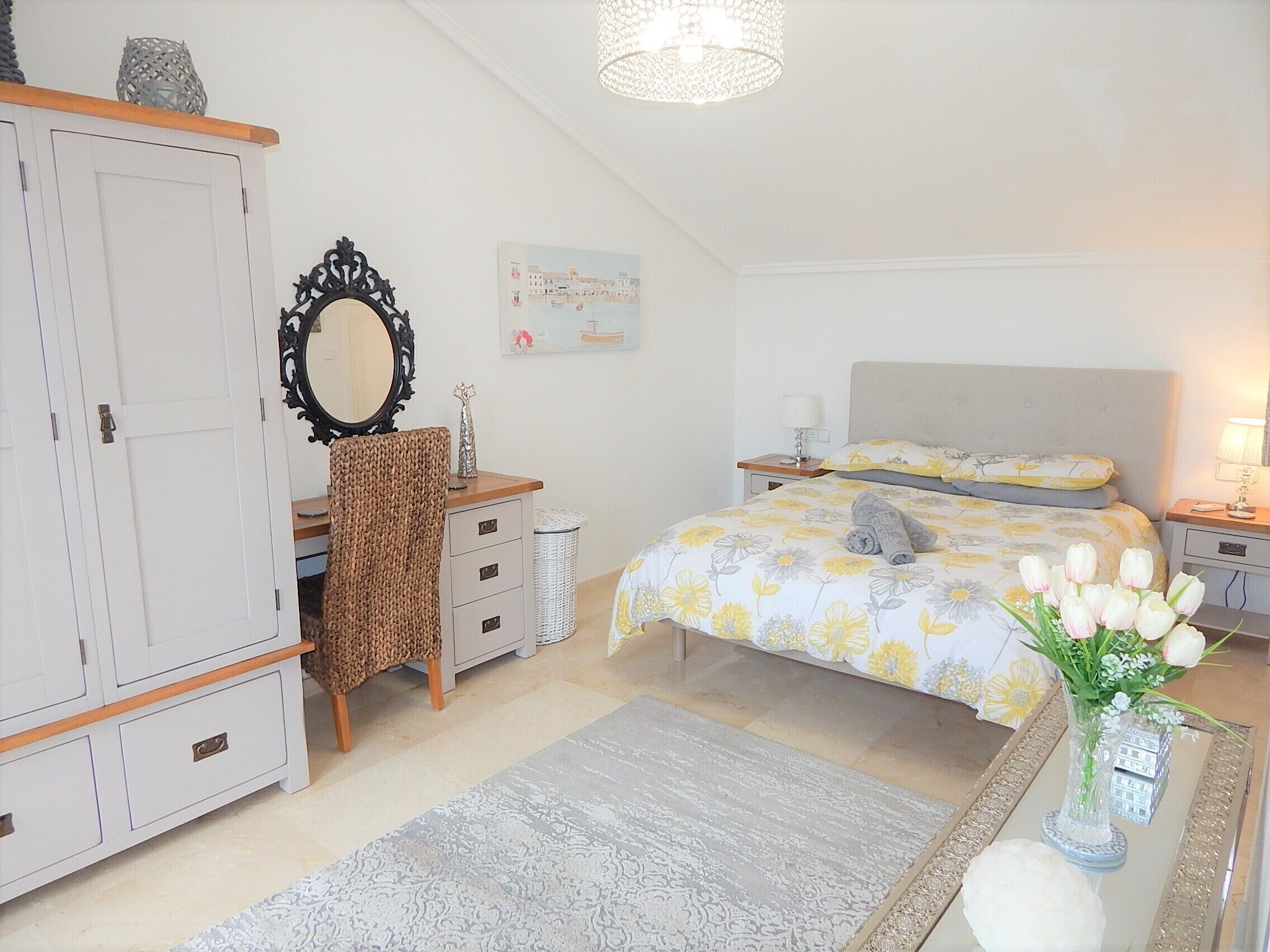 Sol todo el día, wi-fi gratis, a 4 minutos a pie de Villamartin Plaza