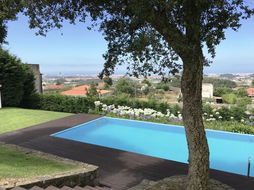 Luxury villa with pool and sea view -Free Wifi