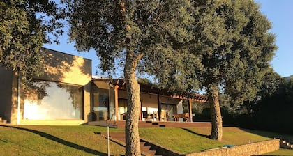 Luxury villa with pool and sea view -Free Wifi