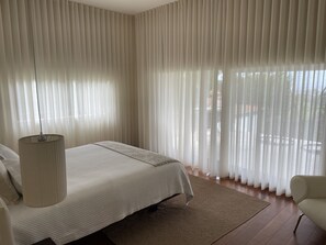 3 chambres, fer et planche à repasser, Wi-Fi, draps fournis