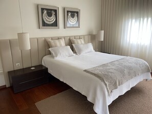 3 slaapkamers, een strijkplank/strijkijzer, wifi, beddengoed