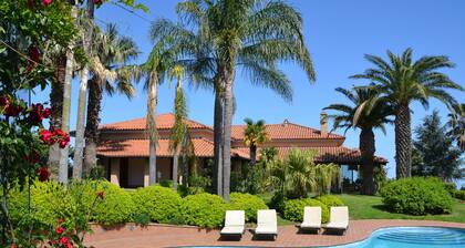 Large Country Chic Villa in a Landscaped Garden with Private Pool.