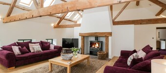 Luxury Barn Conversion sleeps 11 in idyllic Herefordshire countryside