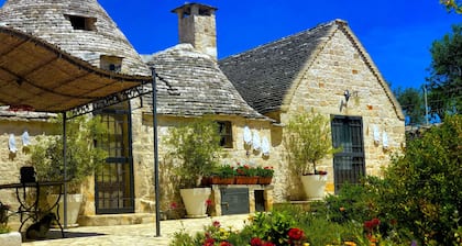 Trullo With Private Pool (15x7), WI-FI free, tennis table,mountain bike for rent
