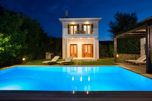 Aeriko-Ammos Beachfront Villa with Stunning View and Private Pool