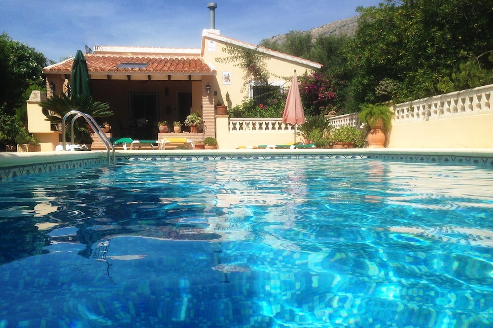 Villa Hermosa En El Jardín cerrado, maduras, piscina con iluminación privada y vistas maravillosas