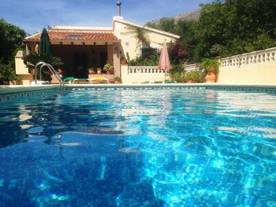 Beautiful Villa Enclosed Mature Gardens Private Floodlit Pool, Wonderful Views 