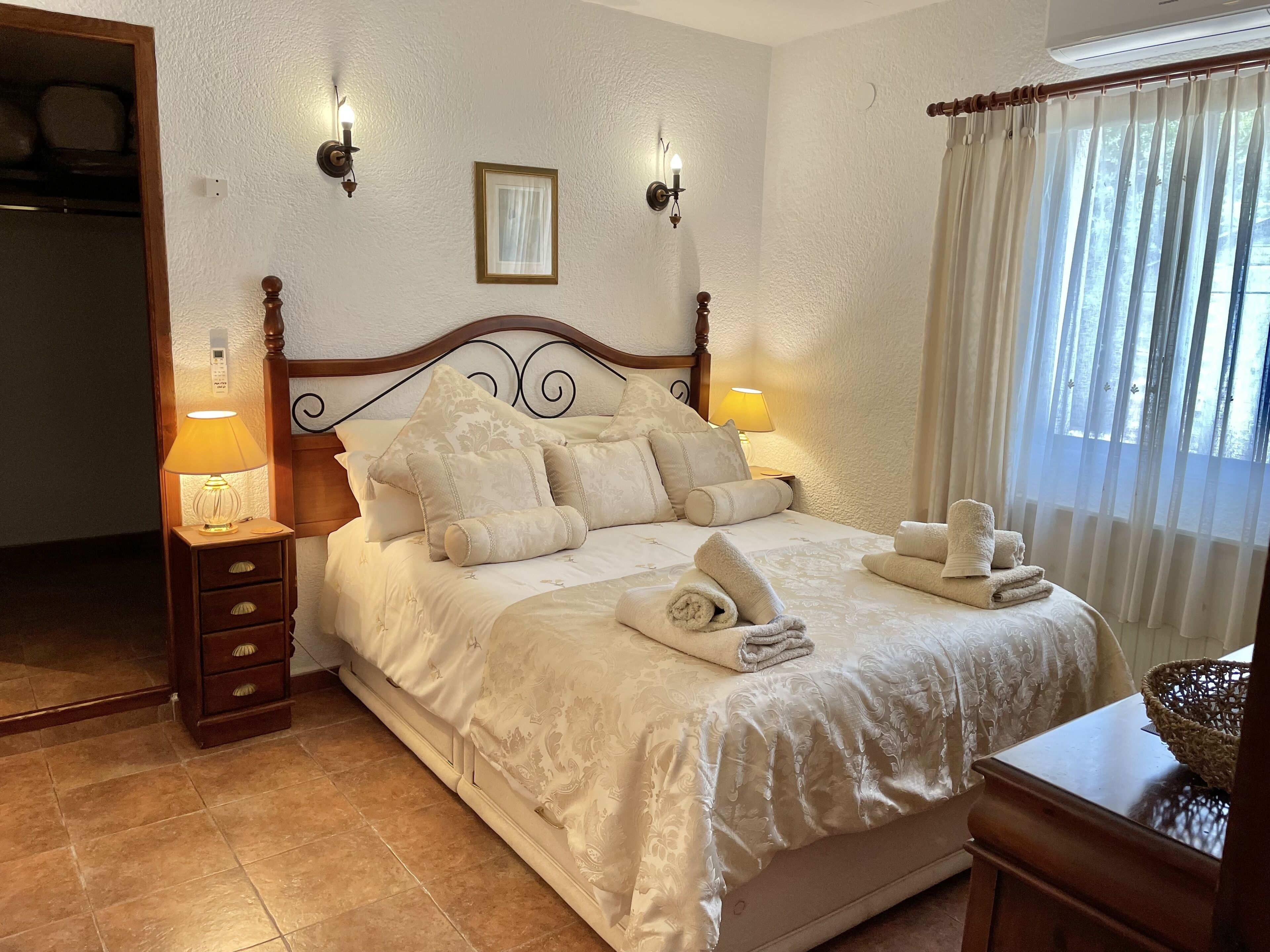 2 chambres, fer et planche à repasser, Wi-Fi gratuit, draps fournis