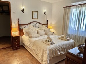 2 makuuhuonetta, silitysrauta/-lauta, ilmainen Wi-Fi, vuodevaatteet