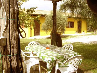 House Vacation Rome with garden dipped in the green of the countries of the Roman Castles