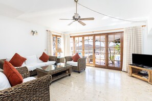 TV, books, stereo -  EXCELLENT TWO BEDROOMED  HOLIDAY HOME WITH STUNNING VIEWS AND PRIVATE POOL  (Amarilla Golf)