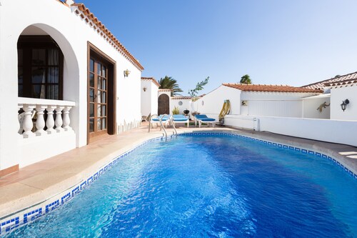  EXCELLENT ZWEI Schlafzimmer-Villa mit herrlichem Ausblick und privatem Pool 