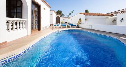 EXCELLENT ZWEI Schlafzimmer-Villa mit herrlichem Ausblick und privatem Pool