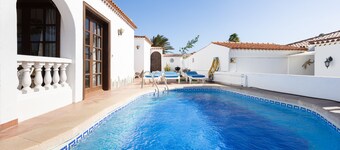 EXCELLENT TWO BEDROOMED HOLIDAY HOME WITH STUNNING VIEWS AND PRIVATE POOL