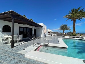 Piscina a l'aire lliure i piscina climatitzada 