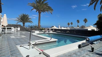 Piscina a l'aire lliure i piscina climatitzada