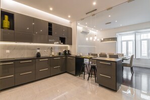 Fridge, microwave, oven, stovetop