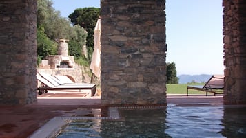 Piscina coperta, una piscina riscaldata