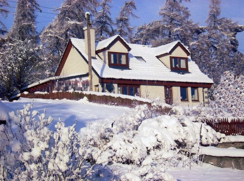 Zweistöckiges Haus mit fabelhaften Bergblicken 