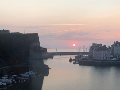 Downtown apartment with breathtaking view of the port and the Vauban citadel