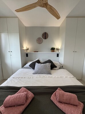 2 chambres, fer et planche à repasser, lit parapluie, Wi-Fi gratuit