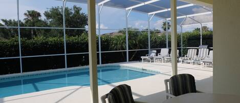 室外游泳池,恒温泳池