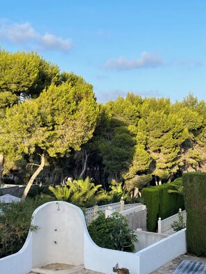 Property grounds - Cosy villa with own pool, climate, wifi, 4 bedrooms and sleeps 8 people (Moraira)