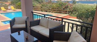 Grande villa de deux étages, mer fabuleuse vue sur la piscine privée avec jacuzzi Seat, Wfi