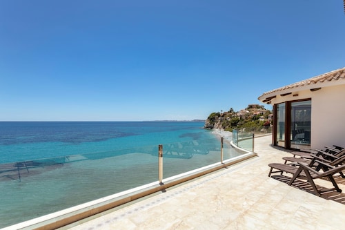 Villa Irene first line seafront with access to the sea!