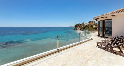 Villa Irene first line seafront with access to the sea!
