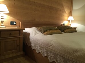 3 habitaciones, tabla de planchar con plancha, wifi y ropa de cama 