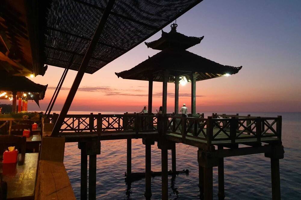 Spacious, Luxurious Lake Cabin in the Fresh Mountain Air of Bedugul