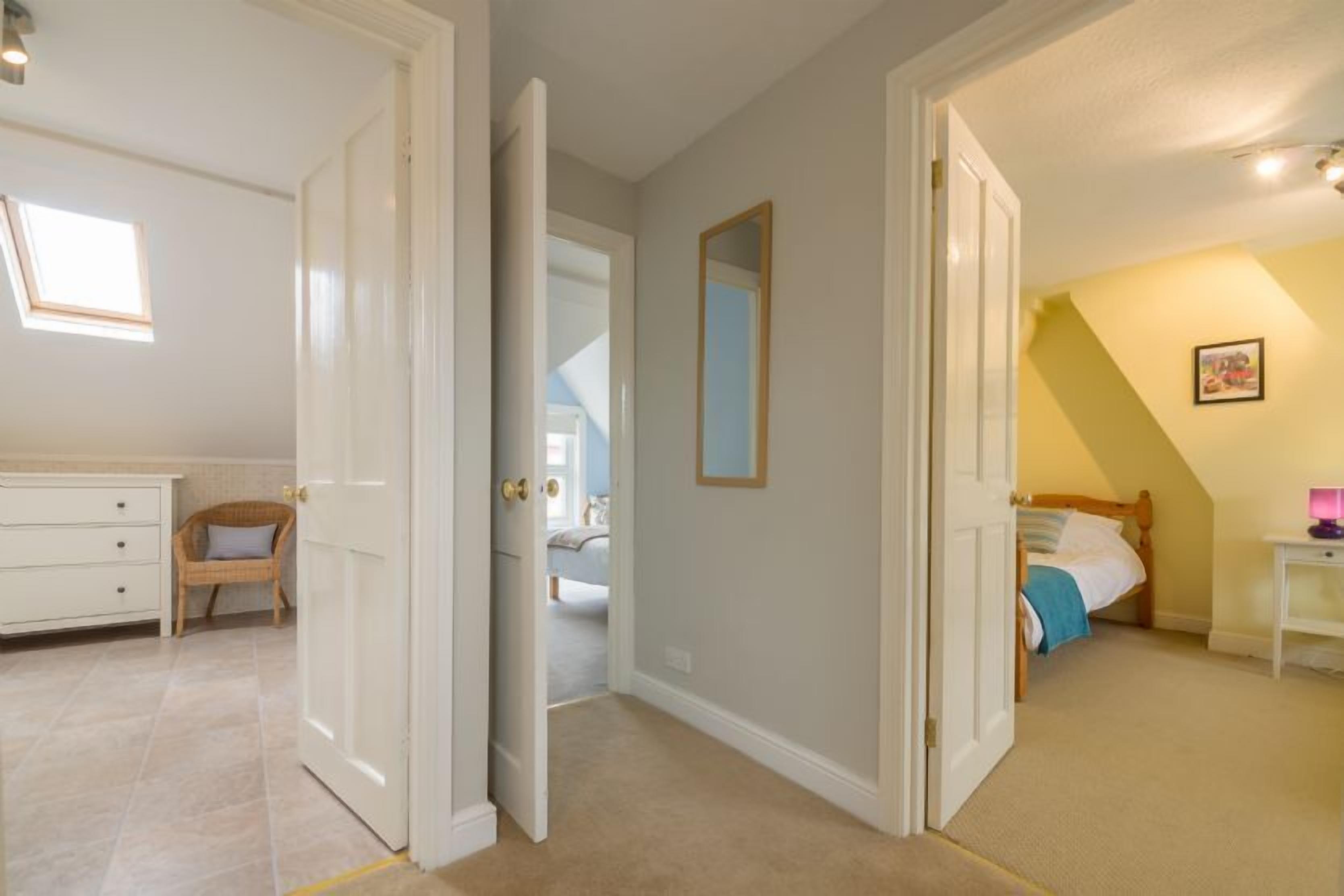 4 bedrooms, iron/ironing board, Internet, bed sheets