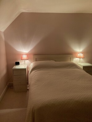 4 chambres, bureau, fer et planche Ă repasser, accĂšs au Wi-Fi (inclus)