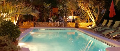 Outdoor pool, a heated pool