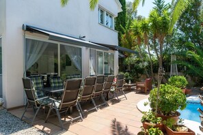 Outdoor dining - Luxury Villa, Heated Private Pool & Jacuzzi, Near Sitges, Sports, Relax by BBQ   (Can Trabal)